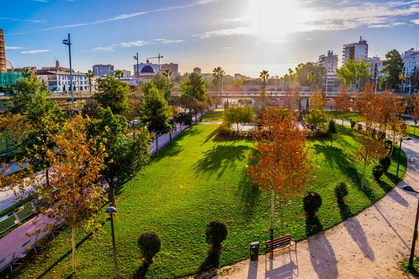 İspanya Valencia şehrindeki Turia Gardens manzarası