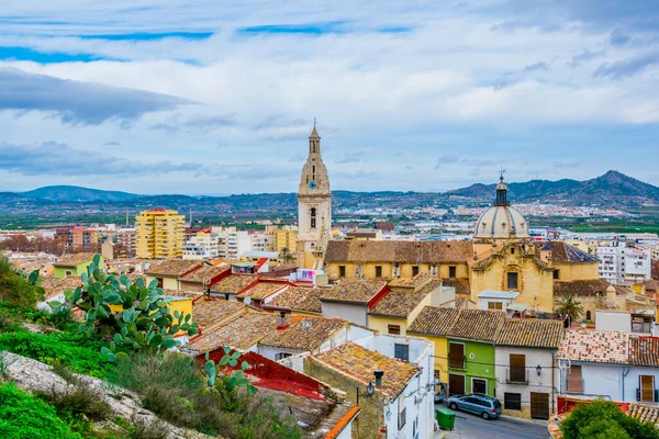 Şatosuyla ünlü İspanyol şehri Xativa 'nın havadan görünüşü