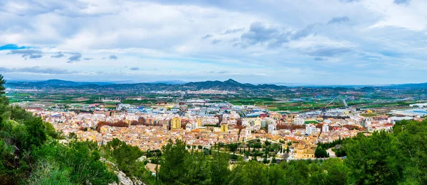 城で有名なスペインの街Xativaの空中ビュー — ストック写真