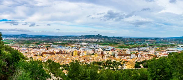 Şatosuyla ünlü İspanyol şehri Xativa 'nın havadan görünüşü