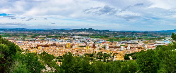 Şatosuyla ünlü İspanyol şehri Xativa 'nın havadan görünüşü