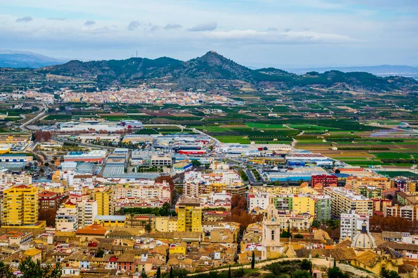 Şatosuyla ünlü İspanyol şehri Xativa 'nın havadan görünüşü