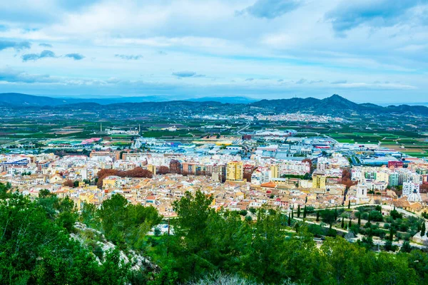 Şatosuyla ünlü İspanyol şehri Xativa 'nın havadan görünüşü