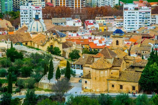 Şatosuyla ünlü İspanyol şehri Xativa 'nın havadan görünüşü