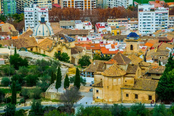 Şatosuyla ünlü İspanyol şehri Xativa 'nın havadan görünüşü