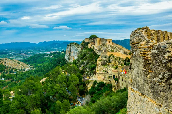 Xativa 'daki kale manzarası kırsal alana bakıyor.