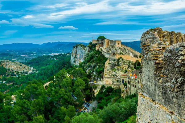 Xativa 'daki kale manzarası kırsal alana bakıyor.