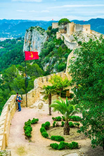 Xativa 'daki kale manzarası kırsal alana bakıyor.