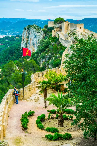 Xativa 'daki kale manzarası kırsal alana bakıyor.