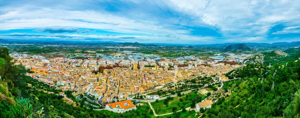 Şatosuyla ünlü İspanyol şehri Xativa 'nın havadan görünüşü