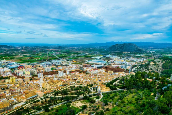 Şatosuyla ünlü İspanyol şehri Xativa 'nın havadan görünüşü