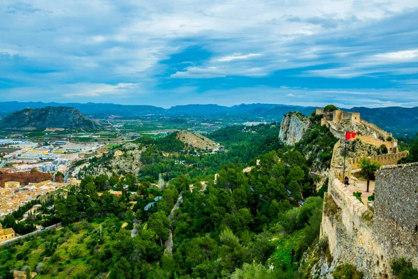 Şatosuyla ünlü İspanyol şehri Xativa 'nın havadan görünüşü