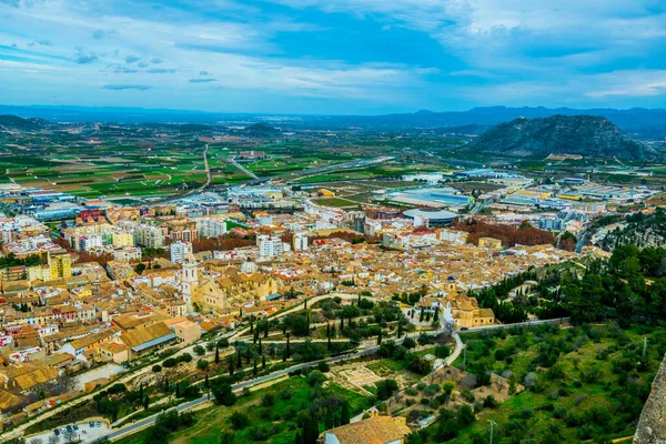 Şatosuyla ünlü İspanyol şehri Xativa 'nın havadan görünüşü