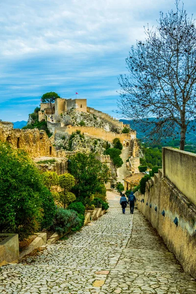 Xativa 'daki kale manzarası kırsal alana bakıyor.