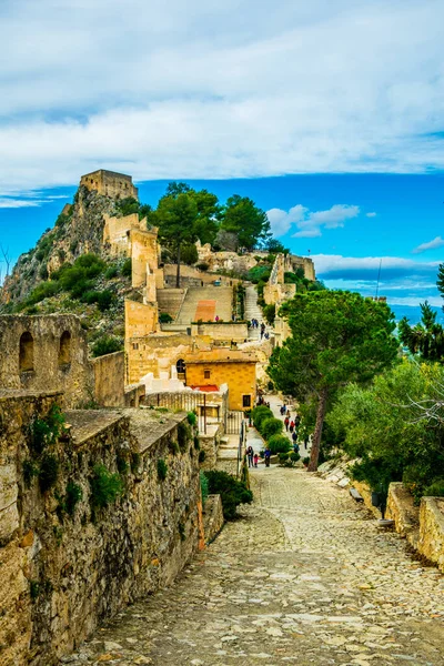 Xativa 'daki kale manzarası kırsal alana bakıyor.