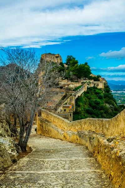 Xativa 'daki kale manzarası kırsal alana bakıyor.