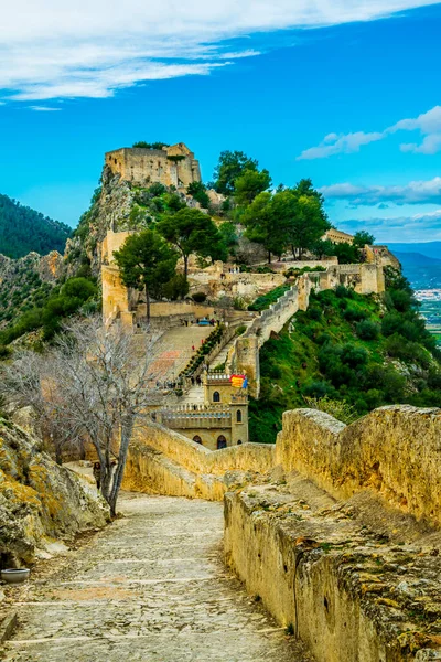 Xativa 'daki kale manzarası kırsal alana bakıyor.