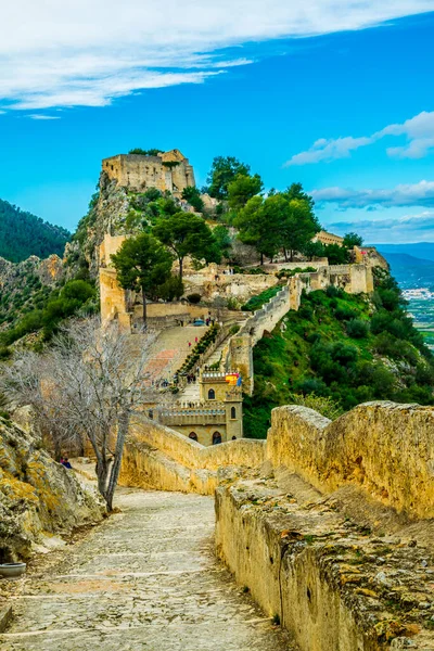 Xativa 'daki kale manzarası kırsal alana bakıyor.