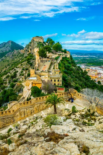 Xativa 'daki kale manzarası kırsal alana bakıyor.