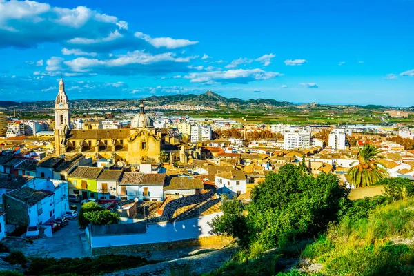 Şatosuyla ünlü İspanyol şehri Xativa 'nın havadan görünüşü