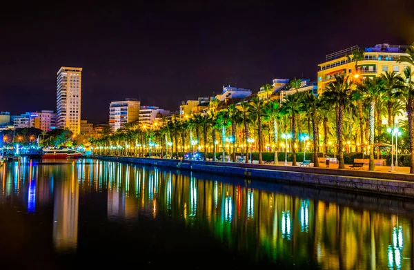 スペインのアリカンテのマリーナの夜景 — ストック写真