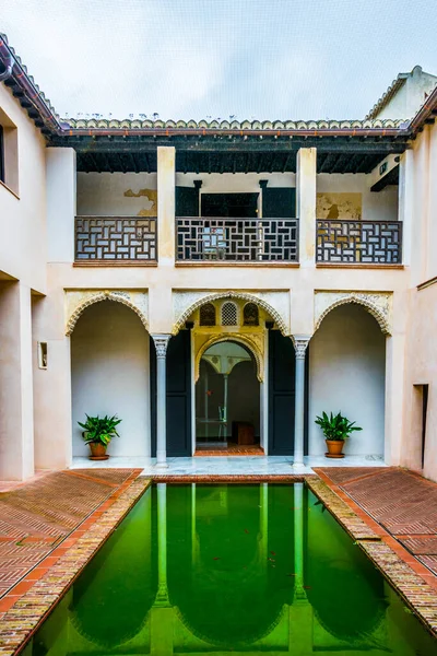 İspanya 'nın Granada şehrindeki Casa de zafra avlusunun manzarası