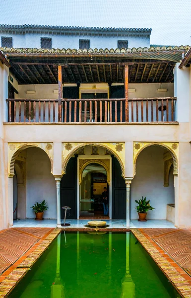 İspanya 'nın Granada şehrindeki Casa de zafra avlusunun manzarası