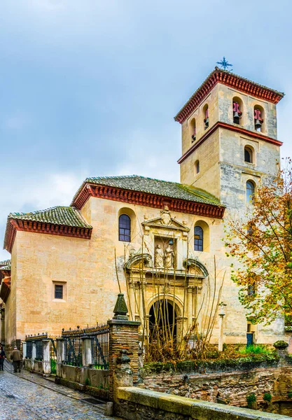 San Pedro Kilisesi, Carrera del Darro boyunca Albaicin, Granada