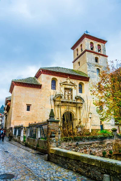 San Pedro Kilisesi, Carrera del Darro boyunca Albaicin, Granada