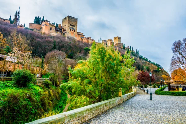 Alhambra Palace Fortress Complex Located Left Bank River Darro Granada — Foto Stock