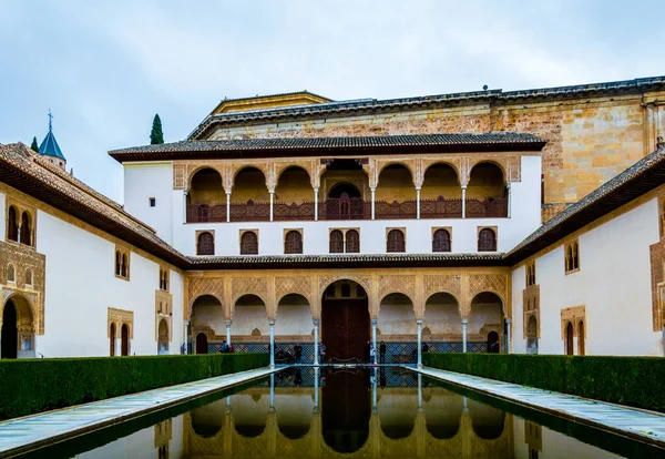 Vista Cortile Interno Con Laghetto Artificiale All Interno Del Palazzo — Foto Stock