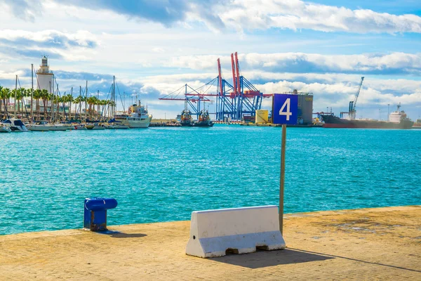 İspanya 'daki Malaga limanının görüntüsü