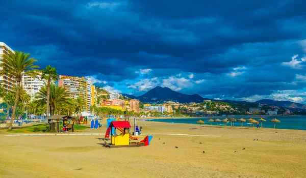 İspanya 'nın Malaga kentindeki Malagueta plajı manzarası