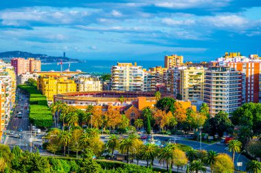 İspanyol şehri Malaga 'daki koridor binasının havadan görüntüsü.