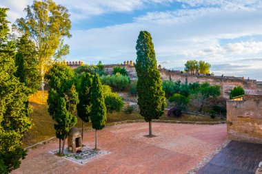 Malaga 'daki Gibralfaro şatosunun bir avlusunun manzarası.