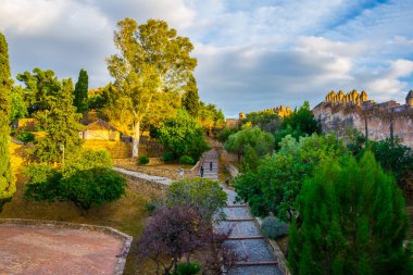 Malaga 'daki Gibralfaro şatosunun bir avlusunun manzarası.