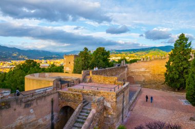 Malaga 'daki Gibralfaro şatosunun bir avlusunun manzarası.