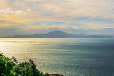 Cebelitarık 'ın tepesinden Fas manzarası