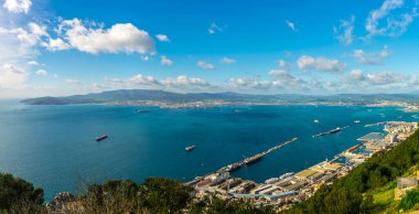 Cebelitarık, Algeciras Körfezi ve la linea de la concepcion 'un yukarıdaki kayadan havadan görünüşü.