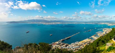 Cebelitarık, Algeciras Körfezi ve la linea de la concepcion 'un yukarıdaki kayadan havadan görünüşü.