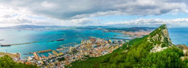 Cebelitarık, Algeciras Körfezi ve la linea de la concepcion 'un yukarıdaki kayadan havadan görünüşü.