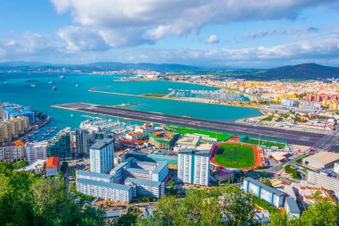 Cebelitarık Havaalanı 'nın Atlantik Okyanusu' na giden pisti.