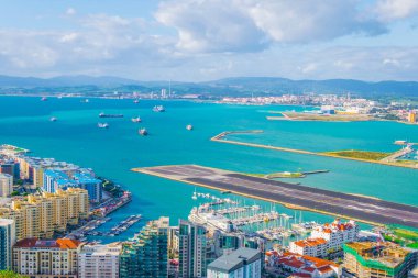 Cebelitarık Havaalanı 'nın Atlantik Okyanusu' na giden pisti.