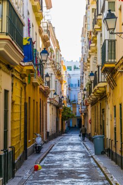 İspanyolca dar bir sokakta görünümünü şehir cadiz