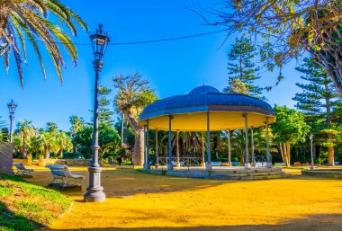 Cadiz 'in sahil kenarındaki Genoves Parkı 