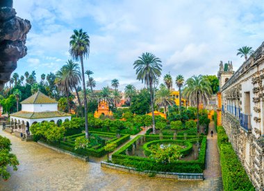 İspanyol şehri Sevilla 'daki gerçek Alcazar Sarayı' nın manzarası