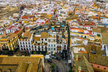 İspanya şehrinin havadan görünüşü Sevilla La Giralda Kulesi 'nin tepesinden alındı