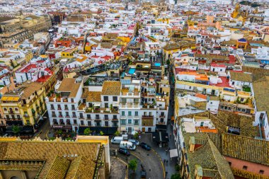 İspanya şehrinin havadan görünüşü Sevilla La Giralda Kulesi 'nin tepesinden alındı