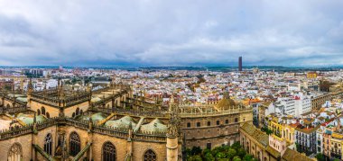 Sevilla 'daki katedralin havadan görünüşü