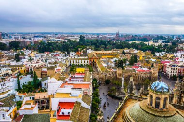 Sevilla 'daki katedralin havadan görünüşü